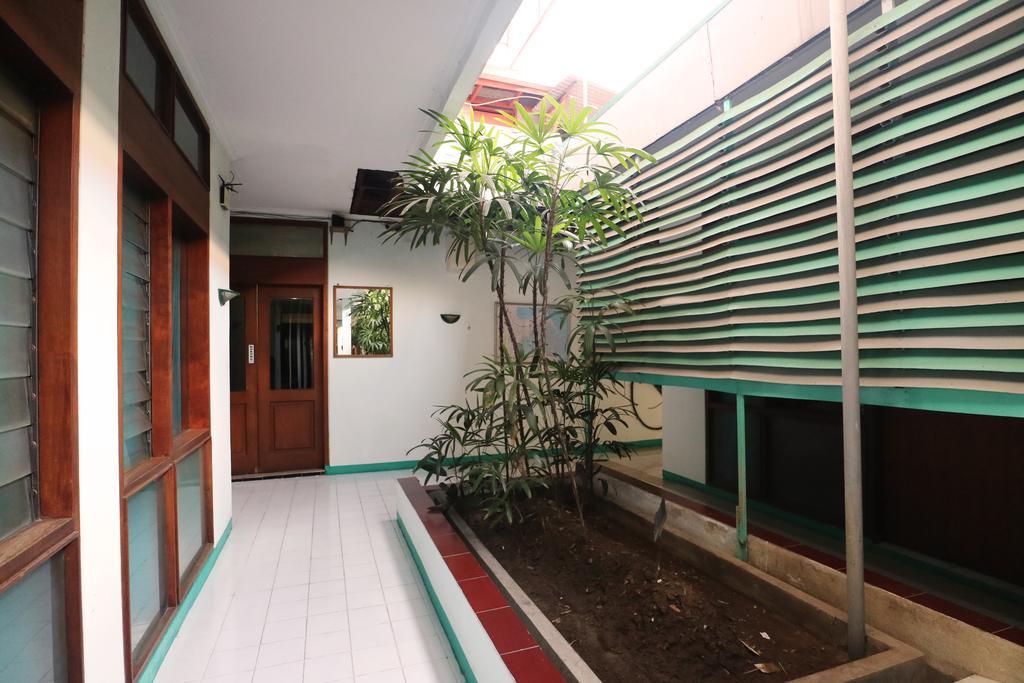 Hotel Keluarga Djagalan Raya Сурабая Екстер'єр фото