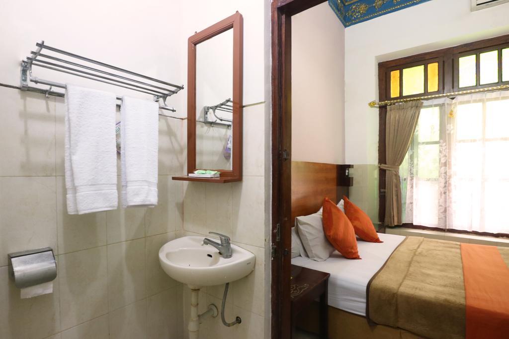 Hotel Keluarga Djagalan Raya Сурабая Екстер'єр фото