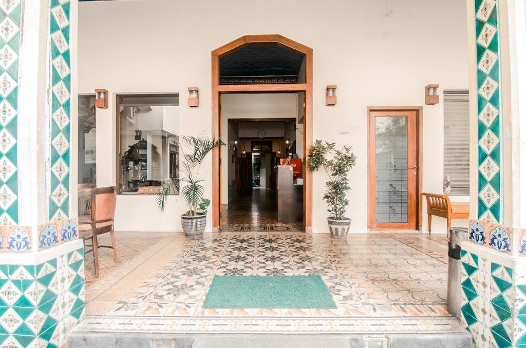 Hotel Keluarga Djagalan Raya Сурабая Екстер'єр фото