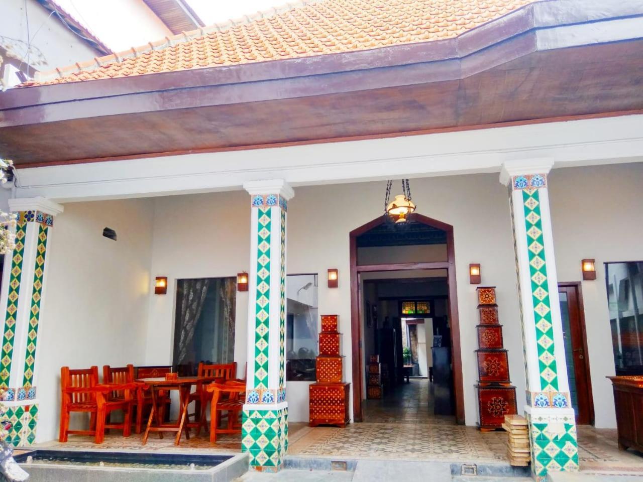Hotel Keluarga Djagalan Raya Сурабая Екстер'єр фото