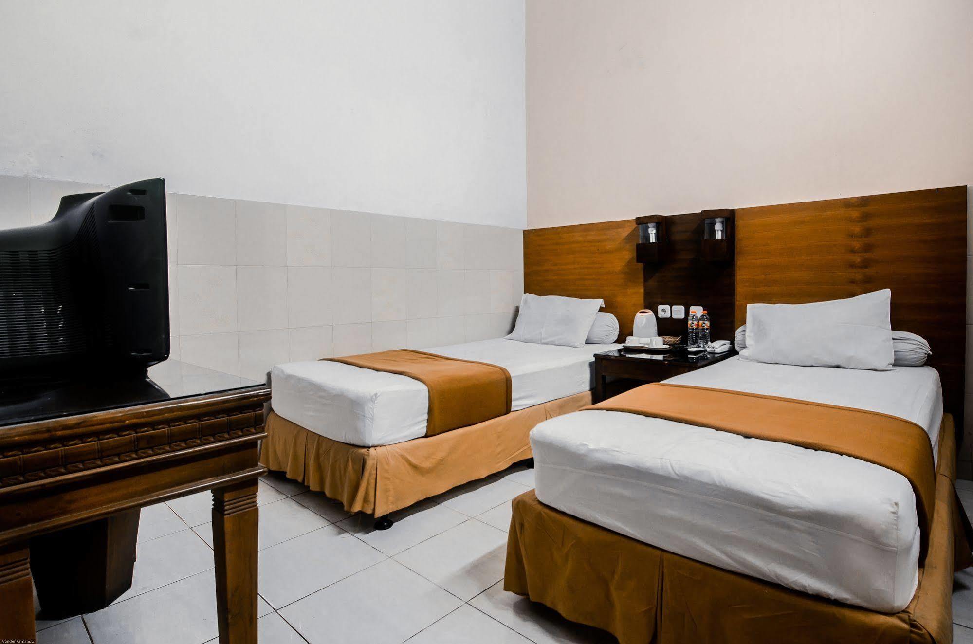 Hotel Keluarga Djagalan Raya Сурабая Екстер'єр фото