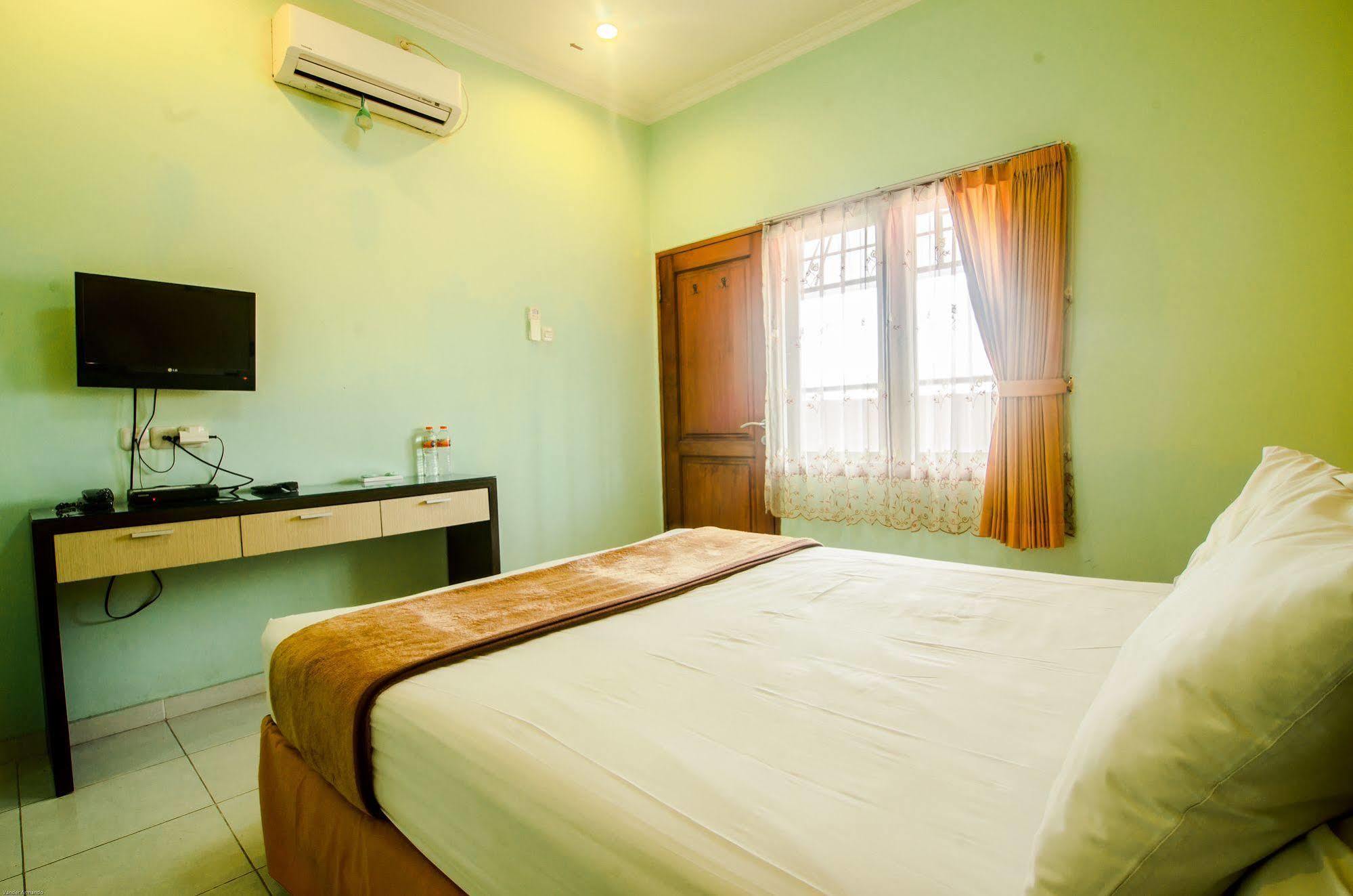 Hotel Keluarga Djagalan Raya Сурабая Екстер'єр фото
